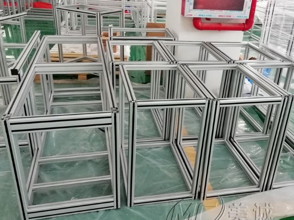 鋁型材設(shè)備機(jī)架如何選材？
